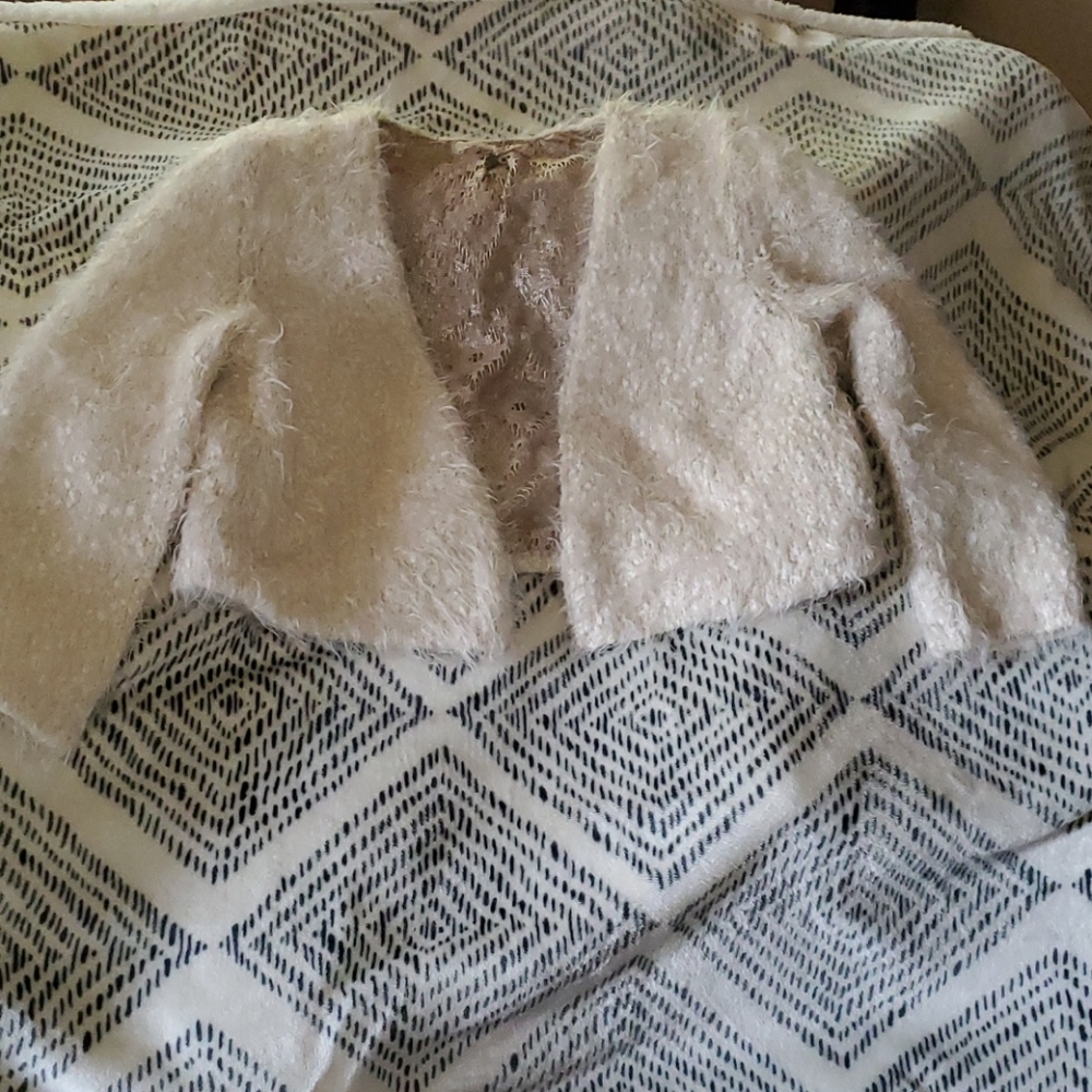 Knitted and knotted creme fuzzy cardigan Size S - Picture 3 of 11
